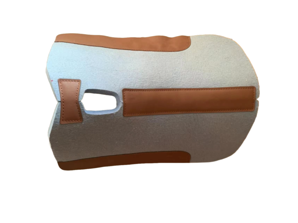 light gray saddle pad