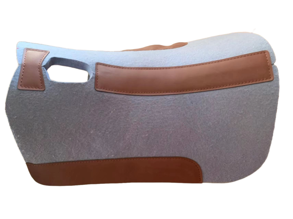 light gray saddle pad