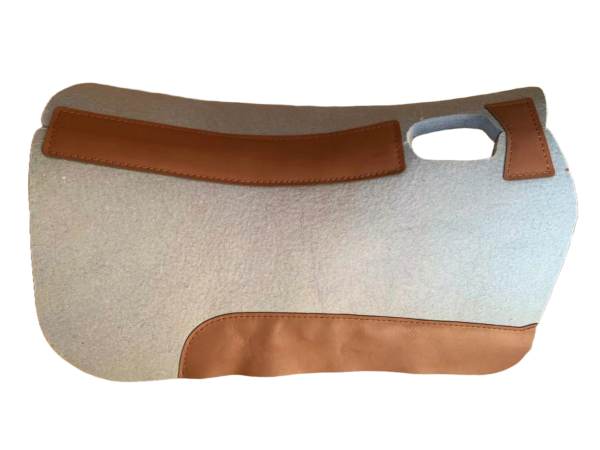 light gray saddle pad