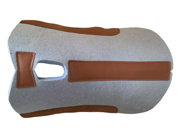 light gray saddle pad